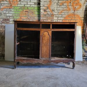 Meuble vintage en bois avant restauration par aérogommage - Lille